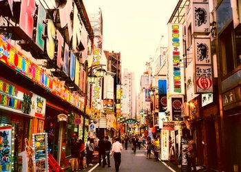 Famoso Robot Restaurant de Tokio